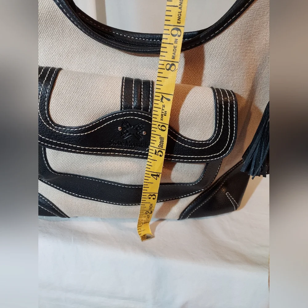 Stone Mountain Accessories Black and Cream Canvas Hobo Bag